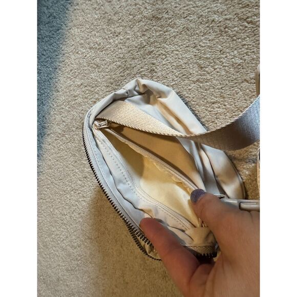 Belt Crossbody Bag Halara Multiple Pockets and Adjustable Strap - Picture 3 of 10